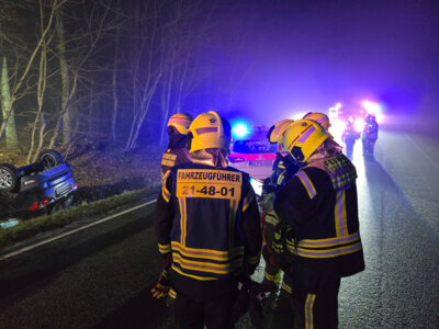 TH Y - Verkehrsunfall eingeklemmte Person