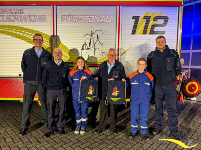 Meldung: Neue Turnbeutel für die Jugendfeuerwehr Fürstenau