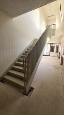 Neue Innentreppe im Hort der Grundschule Kurort Hartha (Bild vergrößern)