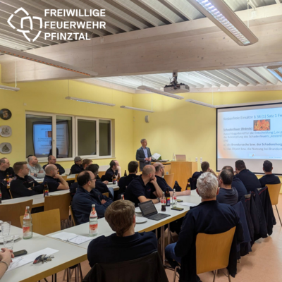 Führungskräfteschulung der Feuerwehr Pfinztal: Kostenersatz für Einsätze im Fokus (Bild vergrößern)