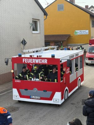 Wir bauen ein Feuerwehrauto (Bild vergrößern)