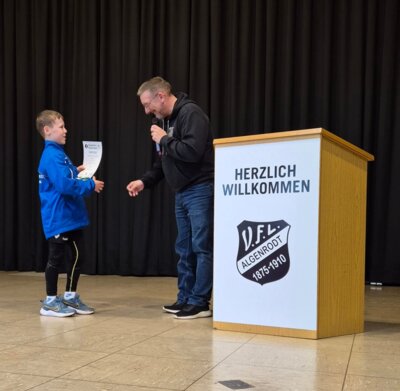 Leon Becker gewinnt Laufserie