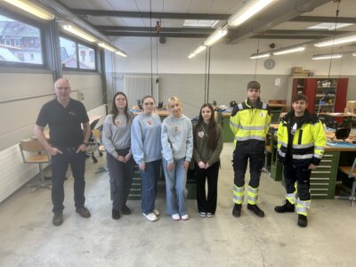Meldung: Lötprojekt ,,Mädchen bleiben dran!“ sorgt bei uns für blinkende Herzen
