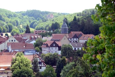 Blick auf Nentershausen mit der Tannenburg©schellenberger (Bild vergrößern)