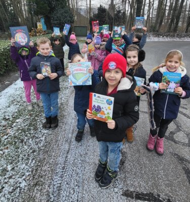 Meldung: Erste Klassen entdecken die Bücherei