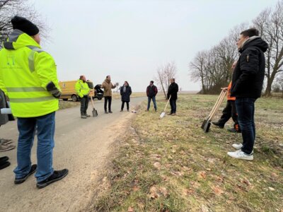 Spatenstich für Rückhaltebecken in Oellingen - einem Ortsteil von Gelchsheim (Bild vergrößern)
