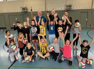Volleyball - Schnupperstunden mit Profis (Bild vergrößern)