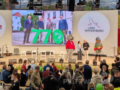 Die grüne „770“ wird das Markenzeichen für das Jubiläumsjahr 2026 in Pritzwalk sein. Sie wurde schon auf der Grünen Woche in Berlin präsentiert. Foto: Stadt Pritzwalk (Bild vergrößern)