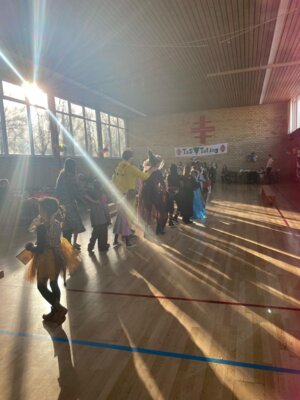 Meldung: Party in der Turnhalle