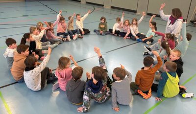 Die Klassen 1 und 2 begegnen dem "inneren Schiedsrichter". (Bild vergrößern)