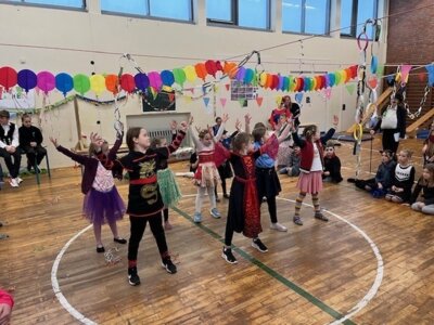Helau und Alaaf in der Peeneschule