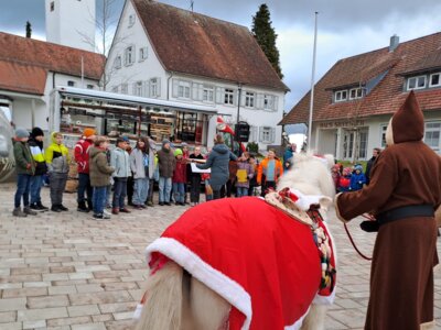 Meldung: Kl.4 singt auf dem Nikolausmarkt