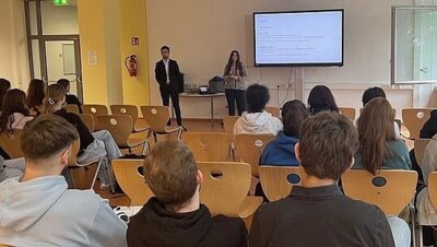 Bewerbertraining von der Volksbank Trier Eifel eG für unsere MSS 12 (Bild vergr&ouml;&szlig;ern)