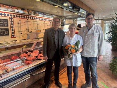 Bürgermeister Dr. Oliver Herman (l) mit Karl-Heinz und Martina Vader I Foto: Franziska Lenz (Bild vergrößern)