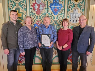 Foto zur Meldung: Werner Neumann verabschiedet sich nach 50 Jahren aus der Malchiner Stadtvertretung