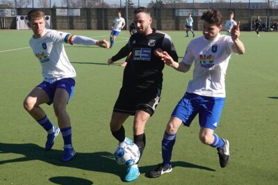 Es wurde um jeden Ball gefightet, schließlich mit dem besseren Ende für Inter II. (Bild vergrößern)