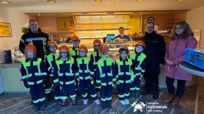 Foto zur Meldung: Großzügige Spenden für die Jugendfeuerwehr