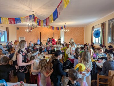 Foto zur Meldung: Faschingstreiben in Moosbach