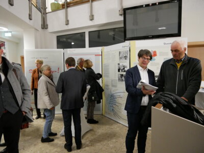Foto zur Meldung: Wanderausstellung „STILLgeschwiegen! – Die Vertriebenen in der SBZ und DDR“ noch bis zum 29. März in der Lotte Lehmann Akademie zu sehen