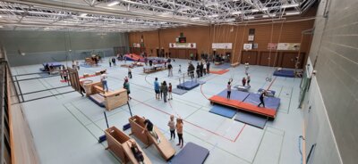 Ein blick in die gut gefüllte Halle der KGS Bad Lauterberg (Bild vergrößern)
