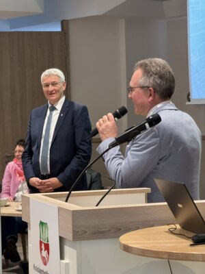 Foto zur Meldung: Pressemitteilung: Langjähriger Geschäftsführer mit viel Applaus verabschiedet