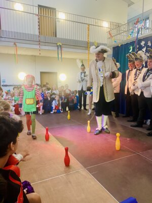 Foto zur Meldung: Die Regenbogenschule feiert Karneval