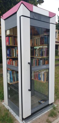 Wikipedia (Author: Wgd) "Öffentliche Bücherzelle"