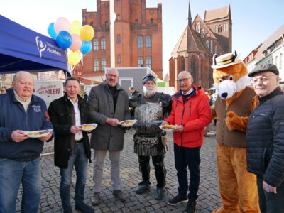 Foto zur Meldung: Surn Hansen: Knieperkohl-Saisonfinale auf dem Perleberger Wochenmarkt