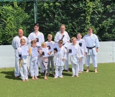 Gürtelprüfungen im Karate (Bild vergrößern)