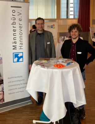 Steffen Stubenrauch-Kämpfe und Helge Kraus beim Niedersächsischen Präventionstag 2025 (Bild vergrößern)