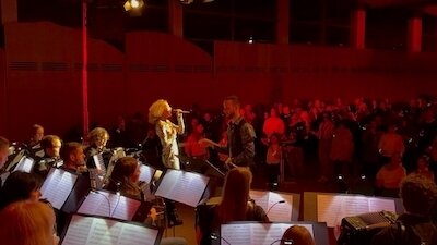 Krawatte aus, Discokugel an (Bild vergr&ouml;&szlig;ern)