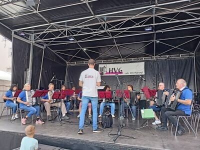 Der HVG beim Straßenfest: Gute Unterhaltung - für jeden etwas dabei! (Bild vergr&ouml;&szlig;ern)