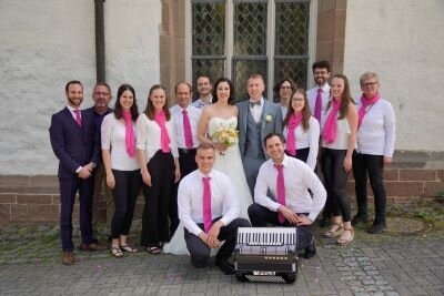 Ein Hoch auf Rebecca und Stefan (Bild vergr&ouml;&szlig;ern)