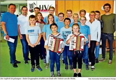 Viel Beifall für den Akkordeon-Nachwuchs (Bild vergr&ouml;&szlig;ern)