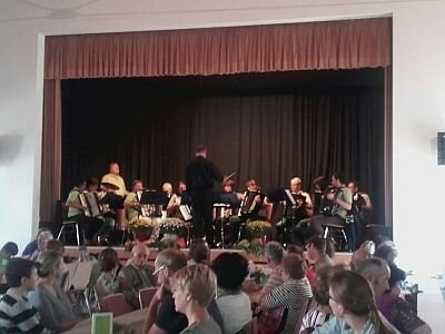 Freizeitorchester musiziert beim Gemeindefest in Prevorst (Bild vergr&ouml;&szlig;ern)