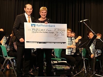 1. Orchester umrahmt Versammlung der Raiffeisenbank (Bild vergr&ouml;&szlig;ern)