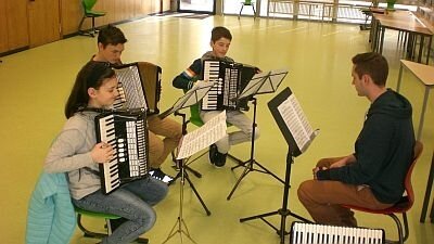 Schülerorchester übt Mozart (Bild vergr&ouml;&szlig;ern)