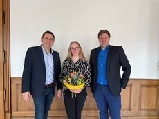 Jule Bauer als Auszubildende verabschiedet (Bild vergr&ouml;&szlig;ern)