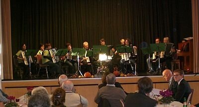 Freizeitorchester im Dorfhaus (Bild vergr&ouml;&szlig;ern)