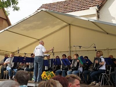 Der HVG beim Fleckenfest: Gute Stimmung bei idealem Festwetter. (Bild vergr&ouml;&szlig;ern)