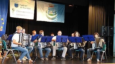Musikalischer Gruß an die italienischen Freunde (Bild vergr&ouml;&szlig;ern)