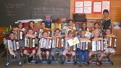 „Akkordeonkinder“ mit gekonntem Auftritt (Bild vergr&ouml;&szlig;ern)
