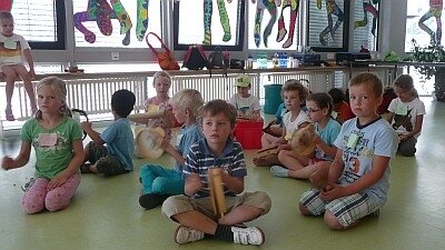 „Wir sind im Dschungel! Abenteuer! Ungeheuer!“ (Bild vergr&ouml;&szlig;ern)