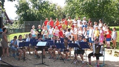 Musikalischer Auftakt beim Schulfest der Lichtenbergschule (Bild vergr&ouml;&szlig;ern)