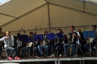 HVG-Premiere beim Oberstenfelder Fleckenfest (Bild vergr&ouml;&szlig;ern)