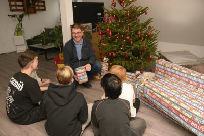 Weihnachtsfreude in der Kinderarche Tröbnitz dank Matthias Dröschler (Bild vergrößern)