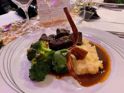 Meldung: Venezianischer Maskenball der Hotelfachschule Marburg – ein Abend voller Genuss