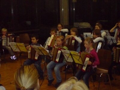 Kooperation Schule und Verein: Abschlußkonzert der Akkordeon AG (Bild vergr&ouml;&szlig;ern)