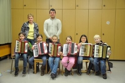 Kooperation Schule und Verein: Abschlußkonzert der Akkordeon AG (Bild vergr&ouml;&szlig;ern)