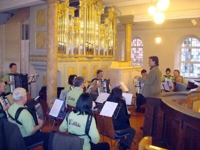 Freizeitorchester in der Martinskirche Großbottwar (Bild vergr&ouml;&szlig;ern)
